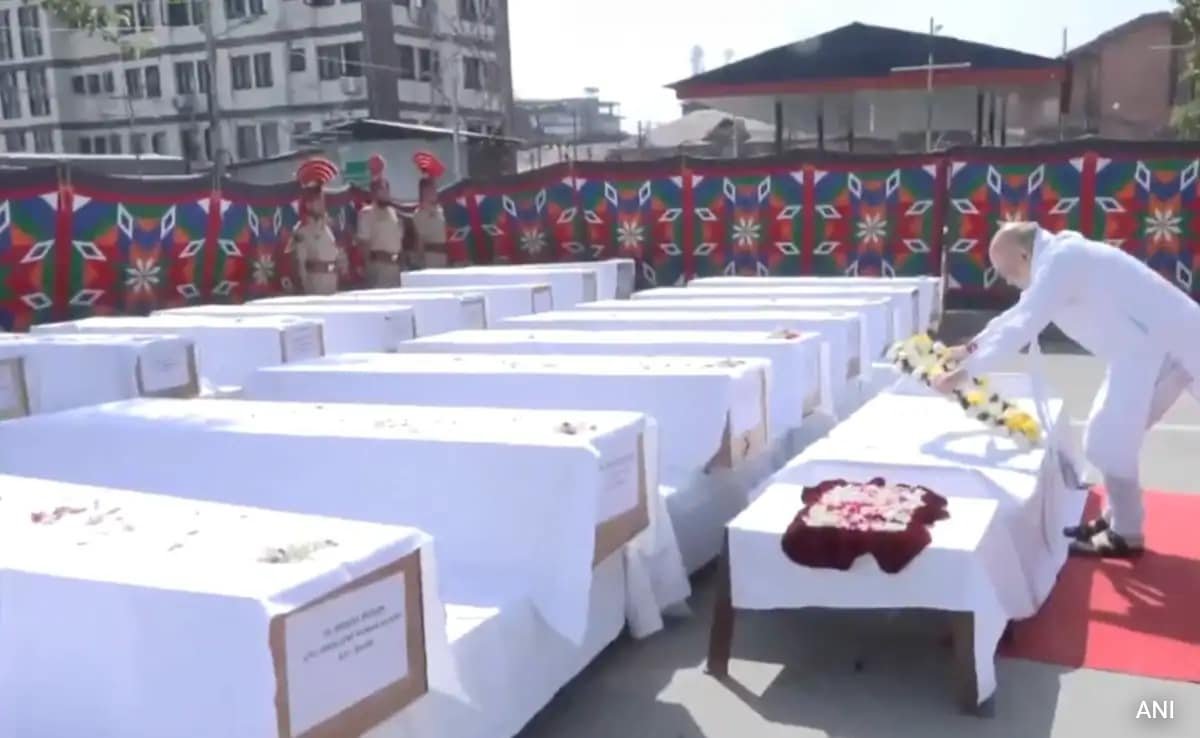 Updates: Amit Shah Pays Tributes To Pahalgam Attack Victims, Meets Survivors