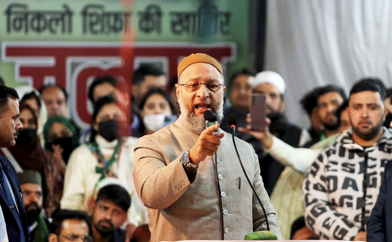 “Can’t Find Anyone So Handsome”: Asaduddin Owaisi Laughs Off Pak Trolls