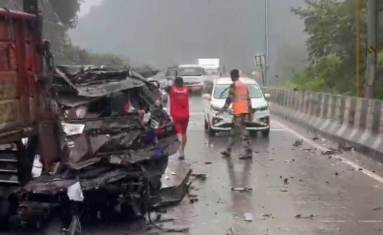 Truck Loses Control On Mumbai-Pune Expressway, Rams 20 Cars